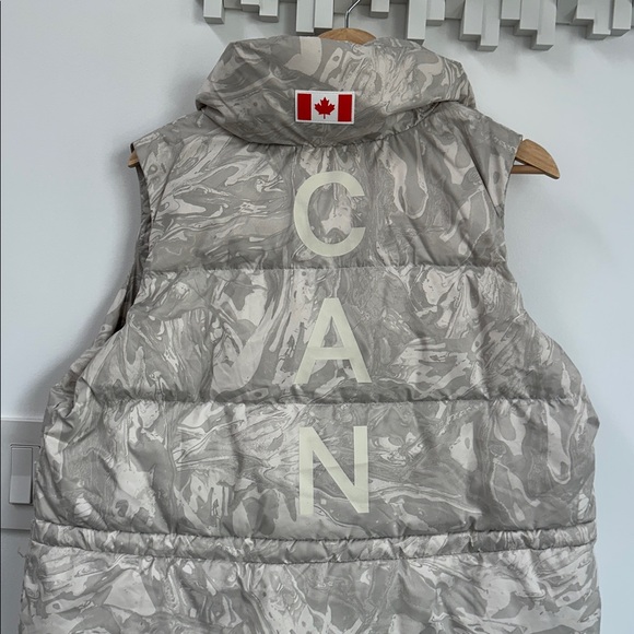 Lululemon Team Canada 22 Transformable Vest Maple Metamorphosis Light Neutral - Picture 4 of 5